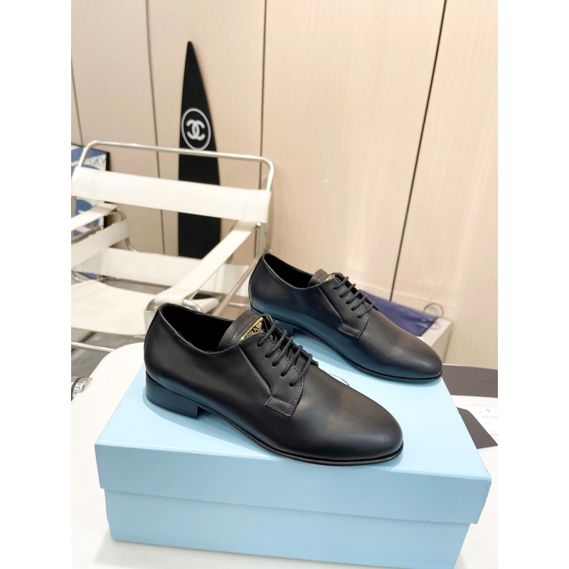Pra*a leather shoes